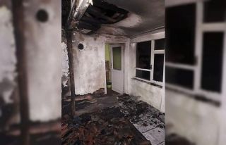 Alevlere teslim olan ev kullanılmaz hale geldi