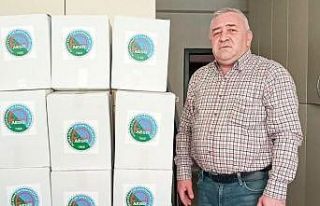 Aliağa’da iş yerini açamayan esnafa erzak yardımı...