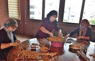 Aliağalı kadınlar hem üretiyor hem kazanıyor