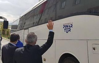 Alkışlarla ailelerine uğurlandılar