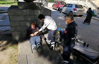 Alkol komasına giren iki kişi hastaneye kaldırıldı