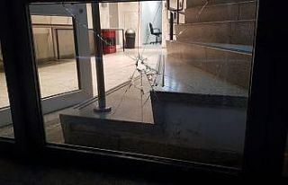 Almanya’da camiye taşlı saldırı