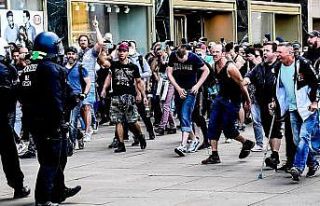 Almanya’da korona kısıtlamaları protesto edildi