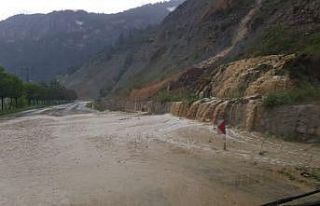 Aniden bastıran sağanak yağış heyelan riskini...