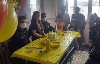 Anneannesi torunu için doğum günü pastası talep...