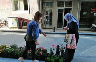 Anneler Günü çiçekçilere umut oldu