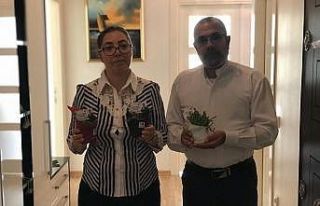 Annelere ilk hediye Mersin Büyükşehir Belediyesi’nden