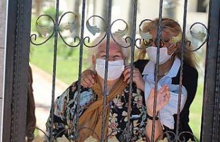 Antalya’da 65 yaş ve üzeri vatandaşlar evlerine...