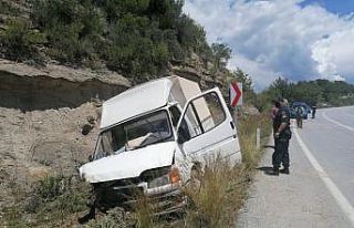 Antalya’da kamyonet kazası: 1 yaralı