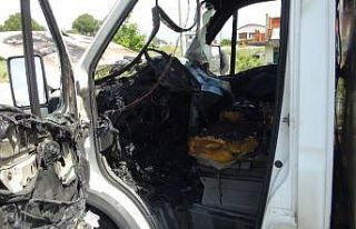 Antalya’da seyir halindeyken alev alan kamyonet...