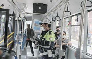 Antalya’da sürücü ile yolculara maske ve sosyal...