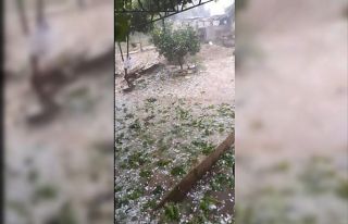 Antalya’ya ceviz büyüklüğünde dolu yağdı