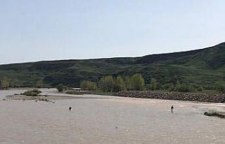 Aras Nehri’nde kaybolan şahsı arama çalışmalarına...