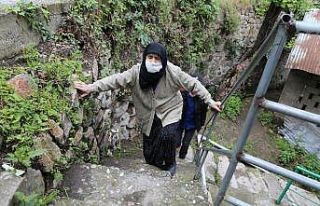 Artvinli 106 yaşındaki Vahide Avcı sokağa çıktı,...