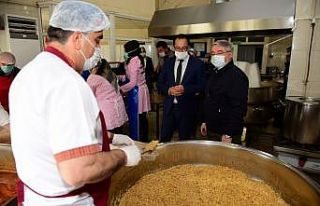 Aşevini ziyaret eden Başkan Aşgın, vatandaşlara...