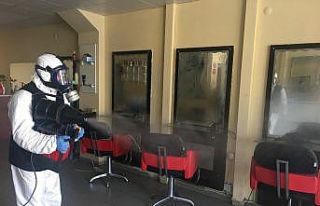 Ataşehir’de açılışa hazırlanan kuaförler...