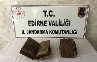 Ayakkabı kutusundan 500 yıllık tarihi el yazması...