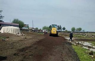 Bağlar’da yol yapım çalışmaları sürüyor