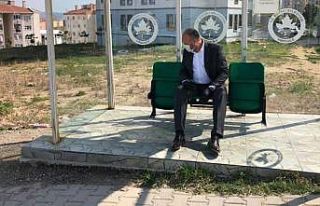 Bahşılı’da durak koltukları yenilendi