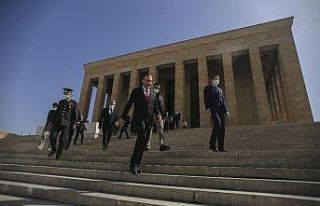 Bakan Kasapoğlu’ndan Anıtkabir’e ziyaret