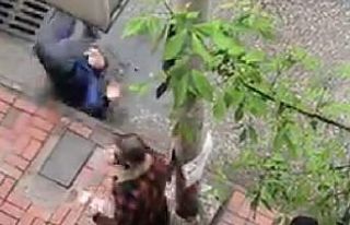 Banka önünde meydana gelen sıra kavgasında yumruklar...