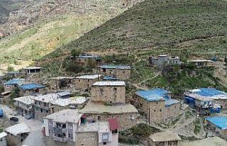 Basamakları andıran taş evler zamana meydan okuyor