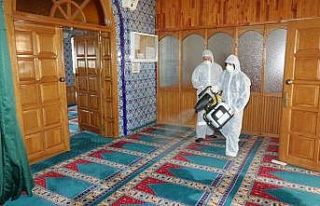Başiskele’de camiler dezenfekte ediliyor