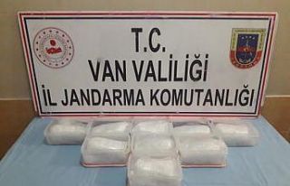 Başkale’de 9 kilogram metamfetamin ele geçirildi