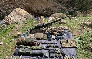 Başkale’de silah, mühimmat ve malzeme ele geçirildi