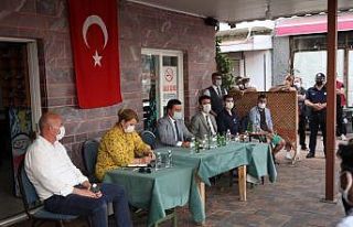 Başkan Aras, Turgutreis çarşı esnafıyla bir araya...