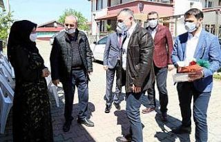 Başkan Büyükakın’dan şehit annelerine ziyaret