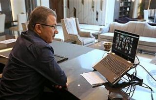 Başkan Deniz Köken kuaförlerle online toplantı...