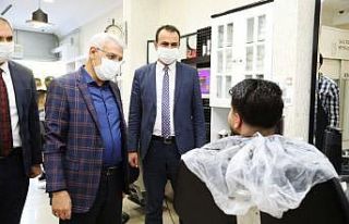 Başkan Güder, berber ve kuaförleri ziyaret etti