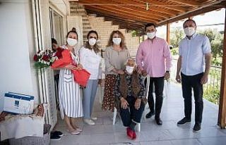 Başkan Günel’den en yaşlı parti üyesine anneler...