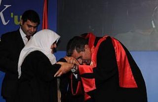 Başkan Konuk: “Bu sene anneler gününde bedenler...