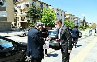 Başkan Köse’den sokağa çıkan yaşlılara maske...