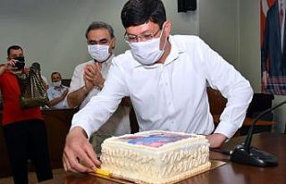 Başkan Özcan’a sürpriz doğum günü