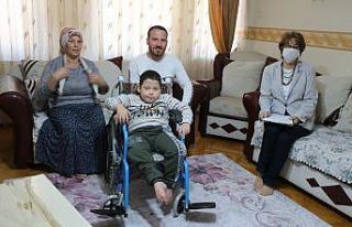 Başkan Tuncel mutluluk dağıtıyor