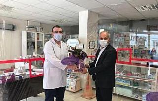 Başkan Yaman’dan beldedeki tek eczaneye ziyaret