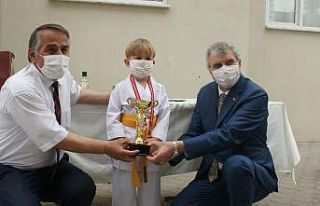 Başkan Yüce’den sarı kuşak alan 6 yaşındaki...