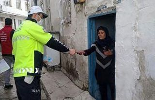 Bayburt’ta trafik ekipleri vatandaşları evlerinde...