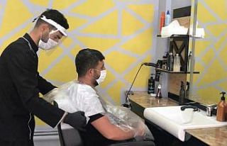 Bayram öncesi berberlerde yoğunluk yaşanıyor