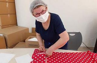 Bayrama özel maske üretiliyor