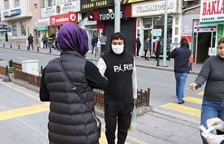Belediye Başkanı Rasim Arı’nın eşi Melek Arı,...