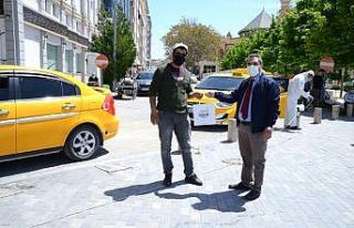 Belediye ekipleri, ticari taksileri dezenfekte etti