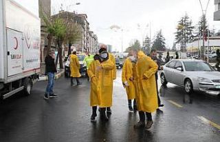 Belediye ekipleri yağış ile birlikte teyakkuza...