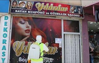 Berber ve kuaförlerin ilk dezenfeksiyonu Aziziye...