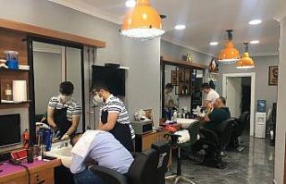 Berberler tedbirlere uyarak hizmete başladı