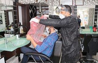 Berberler ve kuaförler müşteri kabul etmeye başladı
