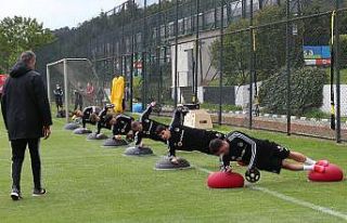 Beşiktaş günün ilk idmanını yaptı